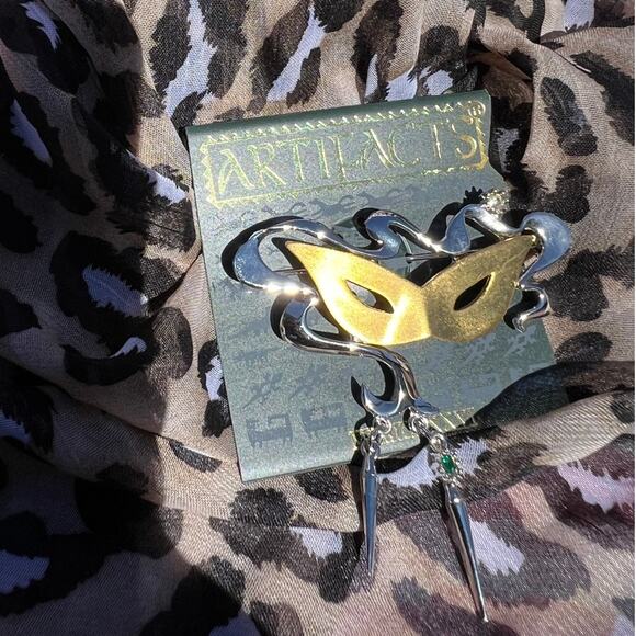 Masquerade Mask Ball Costume Party Vintage Brooch Pin New on Card - Picture 3 of 11